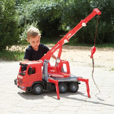 Lena Arocs Mercedes Powerful Giants vatrogasac s kranom, 70 × 39 × 28 cm